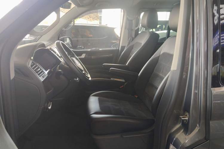 Used Volkswagen Multivan 2017 2.0 TSI 4x4 Prestige Edition 7-Seater Left Front Seat