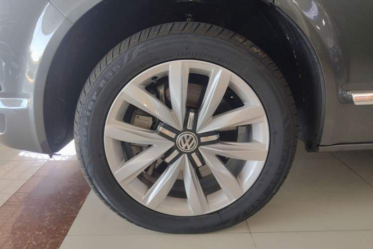 Used Volkswagen Multivan 2017 2.0 TSI 4x4 Prestige Edition 7-Seater Left Front Wheel Hub