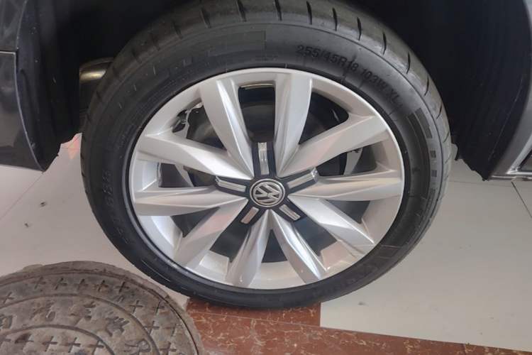 Used Volkswagen Multivan 2017 2.0 TSI 4x4 Prestige Edition 7-Seater Right Rear Wheel Hub