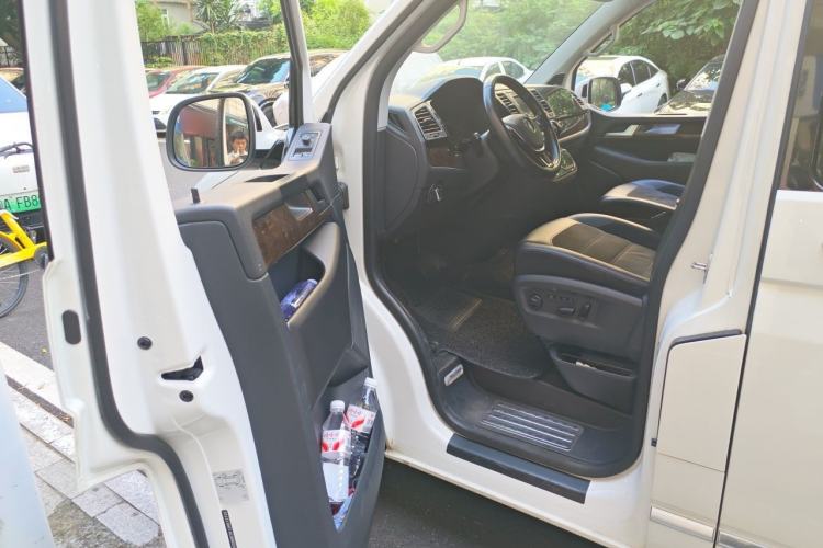Used Volkswagen Multivan 2017 2.0 TSI 4x4 Prestige Edition 7-Seater Driver Seat