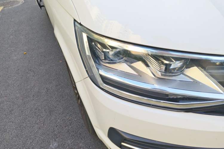 Used Volkswagen Multivan 2017 2.0 TSI 4x4 Prestige Edition 7-Seater Right Front Headlight