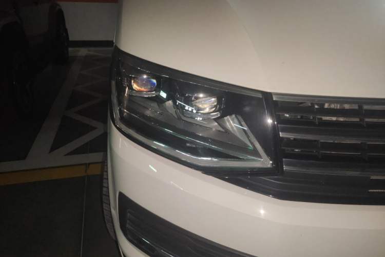 Used Volkswagen Multivan 2017 2.0 TSI Two-Wheel-Drive Comfort Edition 7 Seats Right Front Headlight