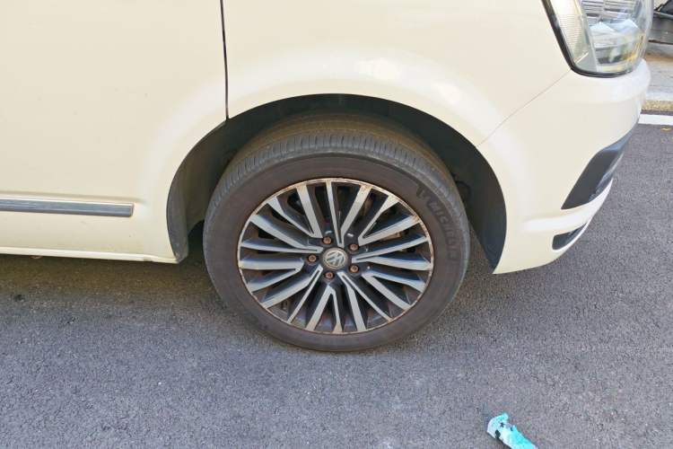 Used Volkswagen Multivan 2017 2.0 TSI 4x4 Prestige Edition 7-Seater Right Front Wheel Hub