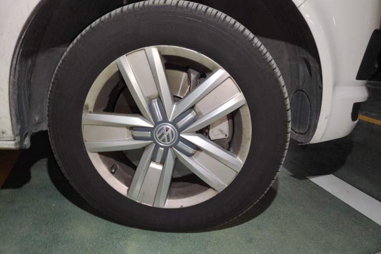 Used Volkswagen Multivan 2017 2.0 TSI Two-Wheel-Drive Comfort Edition 7 Seats Right Front Wheel Hub