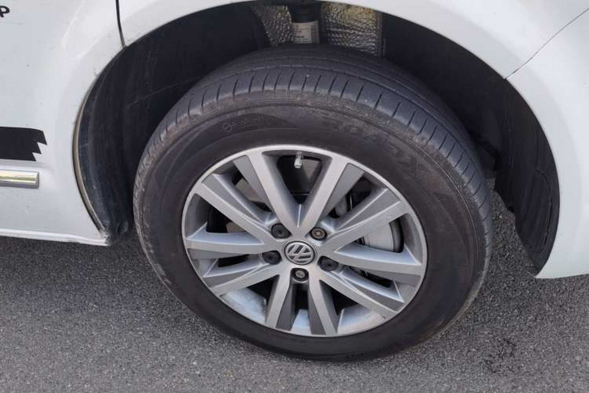Used Volkswagen Multivan 2017 2.0 TSI 4x4 Explorer Edition 7-Seater Right Front Wheel Hub