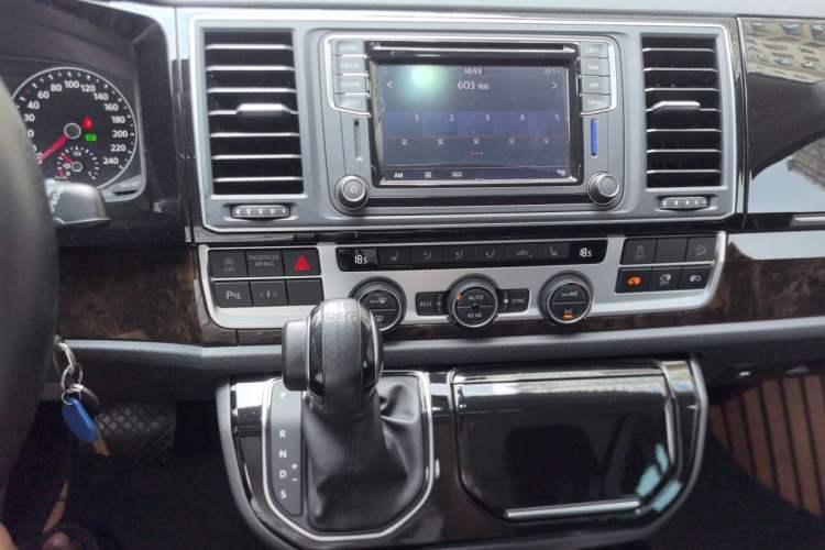 Used Volkswagen Multivan 2018 2.0 TSI Four-Wheel Drive Comfort Edition 7-Seater Audio And AC Panel