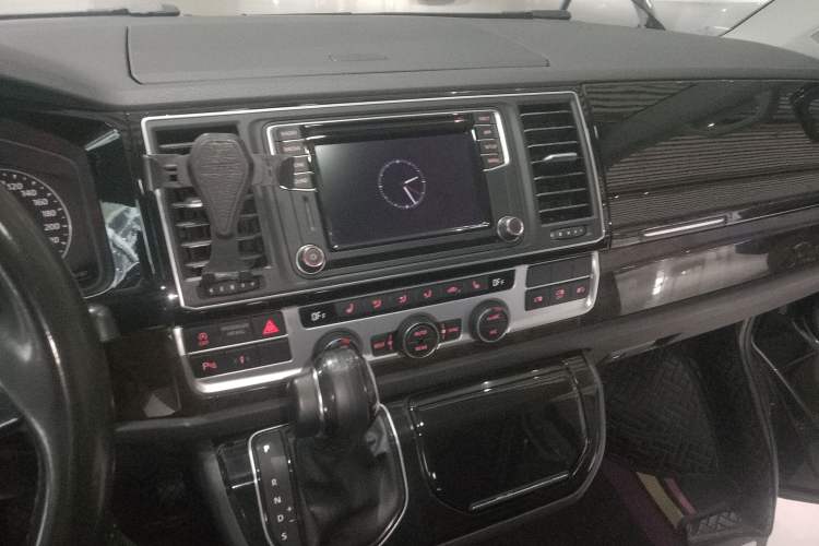 Used Volkswagen Multivan 2018 2.0 TSI Two-Wheel-Drive Luxury Edition 7 Seats Audio And AC Panel