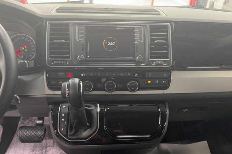 Used Volkswagen Multivan 2018 2.0 TSI Four-Wheel Drive Comfort Edition 7-Seater Audio And AC Panel