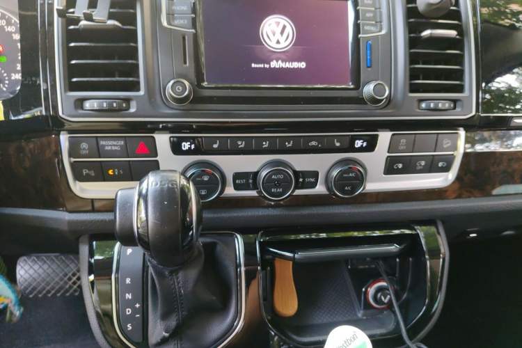Used Volkswagen Multivan 2018 2.0 TSI 4x4 Prestige Edition 7-Seater Audio And AC Panel