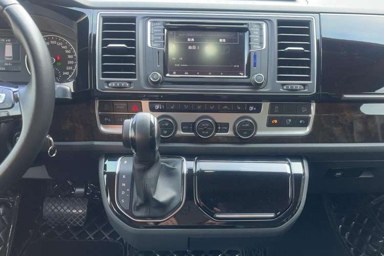 Used Volkswagen Multivan 2018 2.0 TSI 4x4 Prestige Edition 7-Seater Audio And AC Panel