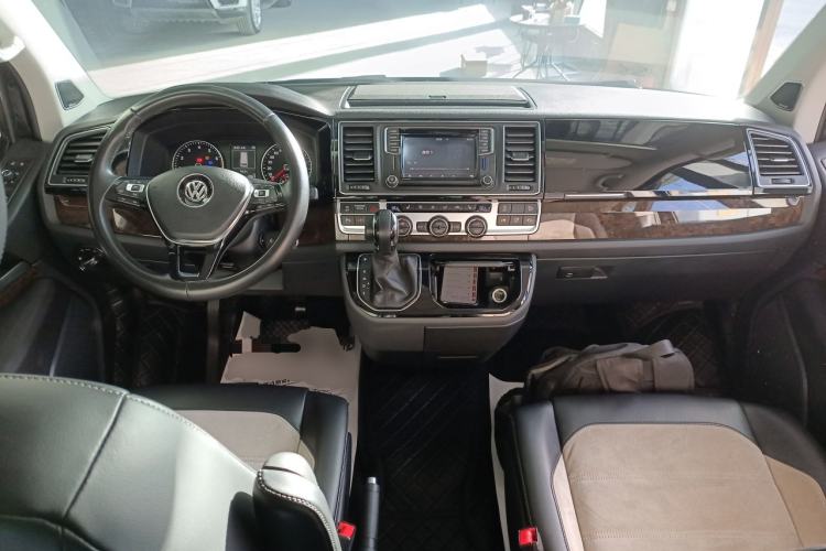 Used Volkswagen Multivan 2018 2.0 TSI Four-Wheel Drive Comfort Edition 7-Seater Center Console