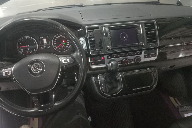 Used Volkswagen Multivan 2018 2.0 TSI Two-Wheel-Drive Luxury Edition 7 Seats Center Console