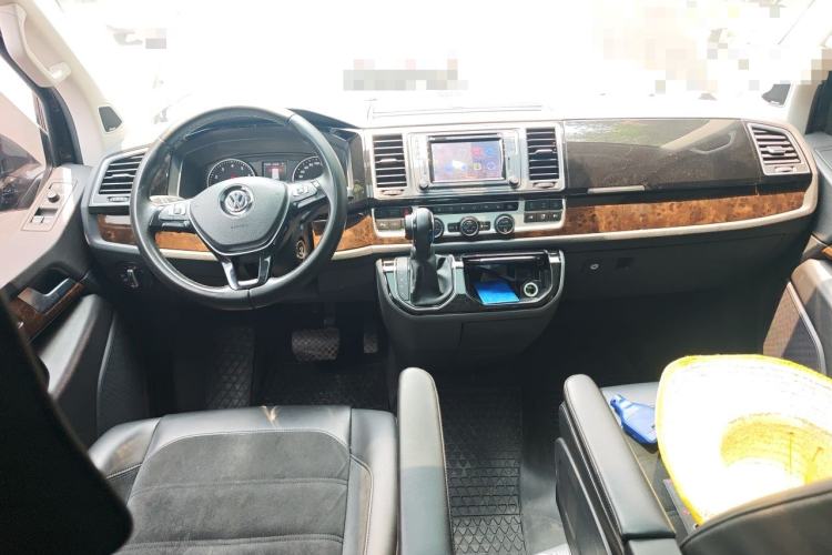 Used Volkswagen Multivan 2018 2.0 TSI 4x4 Explorer Edition 7-Seater Center Console