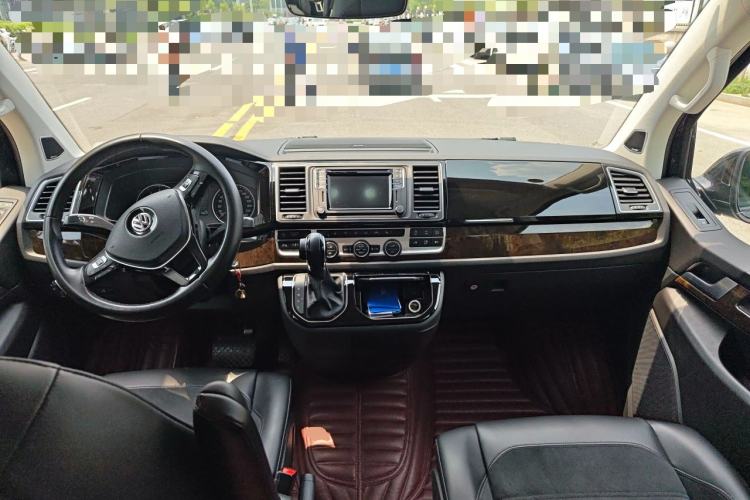 Used Volkswagen Multivan 2018 2.0 TSI 4x4 Explorer Edition 7-Seater Center Console