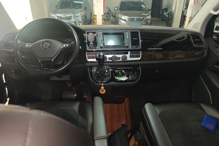 Used Volkswagen Multivan 2018 2.0 TSI Two-Wheel-Drive Luxury Edition 7 Seats Center Console
