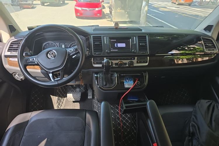 Used Volkswagen Multivan 2018 2.0 TSI 4x4 Explorer Edition 7-Seater Center Console