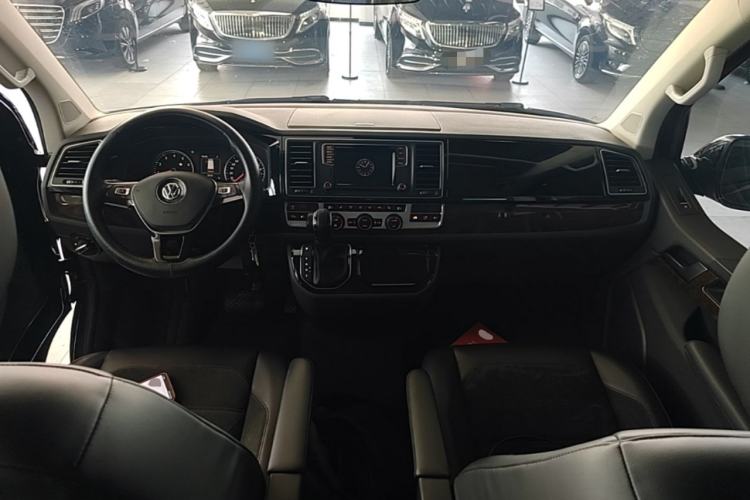 Used Volkswagen Multivan 2018 2.0 TSI Two-Wheel-Drive Luxury Edition 7 Seats Center Console