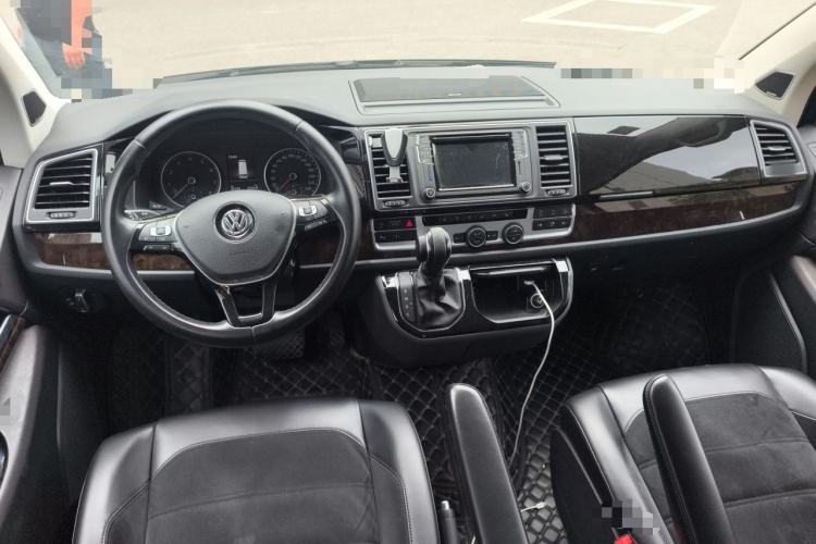 Used Volkswagen Multivan 2018 2.0 TSI 4x4 Explorer Edition 7-Seater Center Console