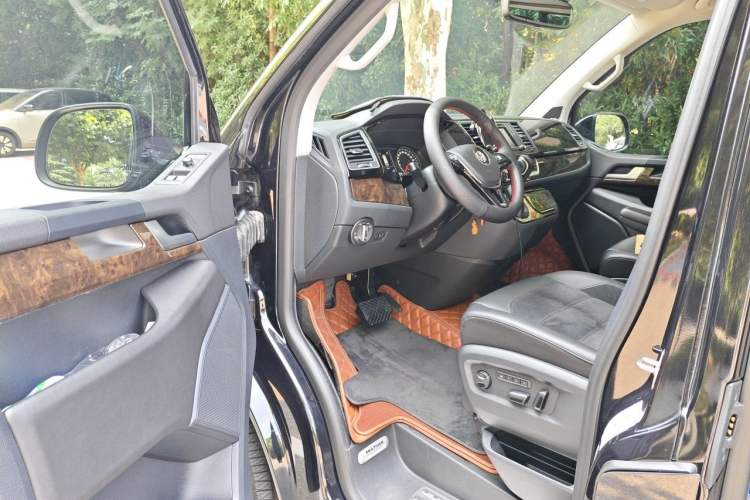 Used Volkswagen Multivan 2018 2.0 TSI 4x4 Explorer Edition 7-Seater Driver Seat