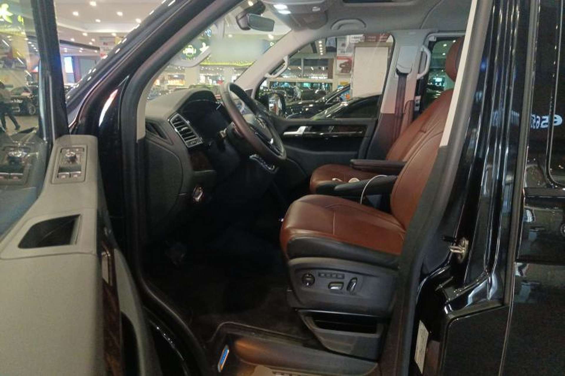 Used Volkswagen Multivan 2018 2.0 TSI 4x4 Prestige Edition 7-Seater Driver Seat