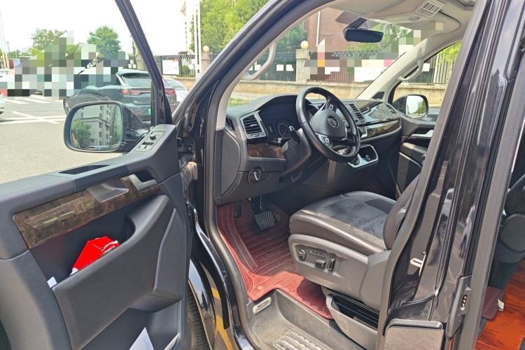 Used Volkswagen Multivan 2018 2.0 TSI 4x4 Explorer Edition 7-Seater Driver Seat