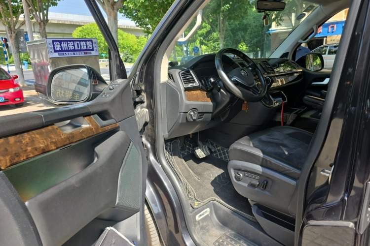 Used Volkswagen Multivan 2018 2.0 TSI 4x4 Explorer Edition 7-Seater Driver Seat
