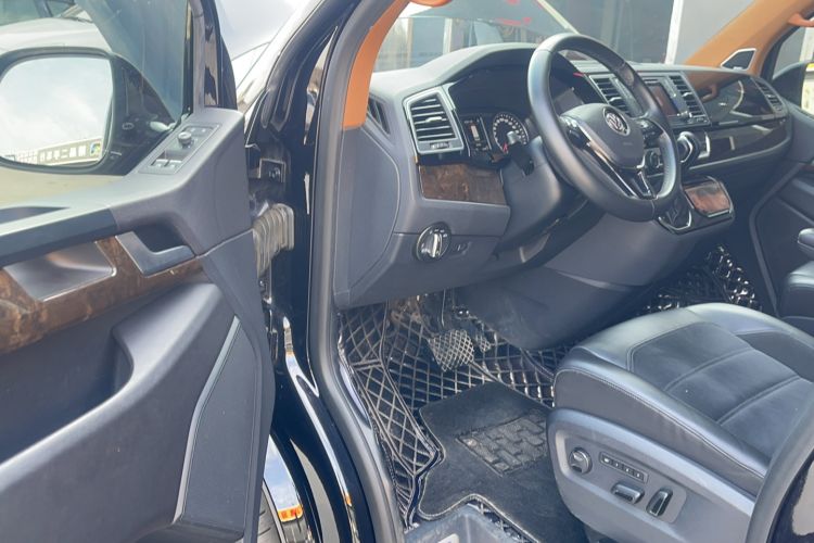 Used Volkswagen Multivan 2018 2.0 TSI 4x4 Prestige Edition 7-Seater Driver Seat