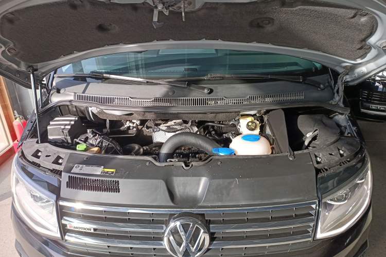 Used Volkswagen Multivan 2018 2.0 TSI Four-Wheel Drive Comfort Edition 7-Seater Engine Bay