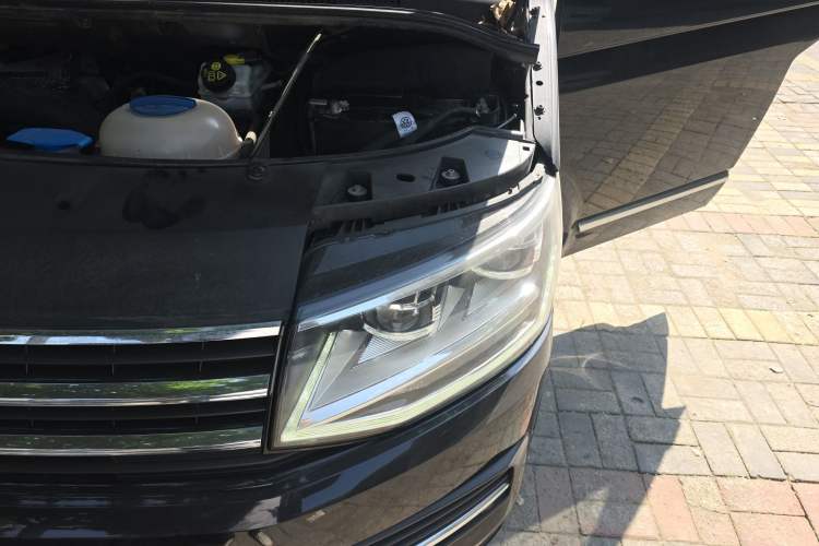 Used Volkswagen Multivan 2018 2.0 TSI 4x4 Explorer Edition 7-Seater Engine Bay Left
