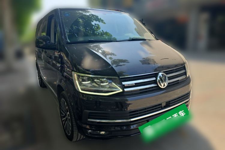 Used Volkswagen Multivan 2018 2.0 TSI 4x4 Explorer Edition 7-Seater Front Right 45 Deg