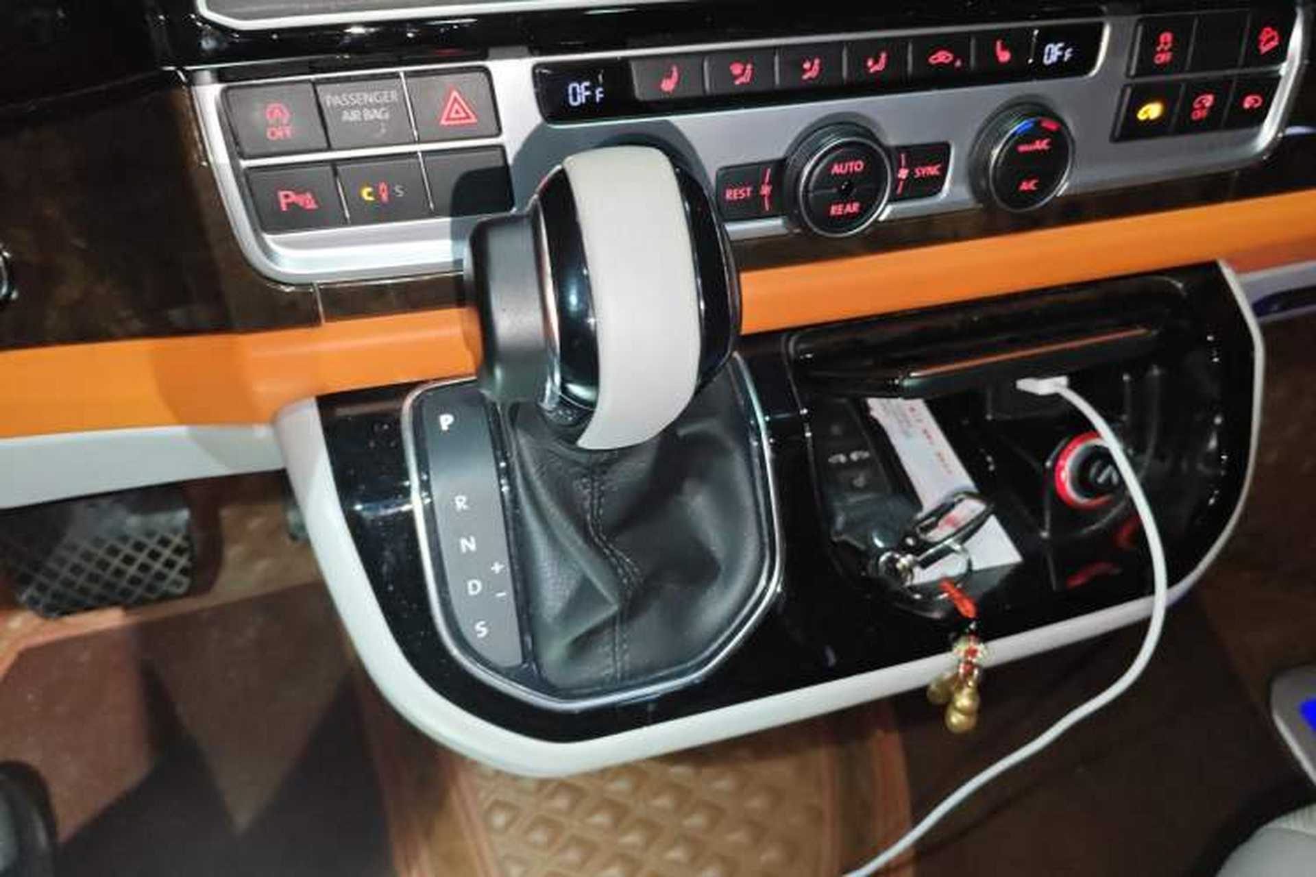 Used Volkswagen Multivan 2018 2.0 TSI 4x4 Prestige Edition 7-Seater Gear Lever