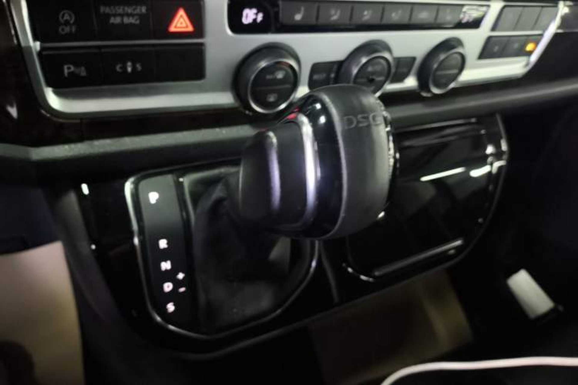 Used Volkswagen Multivan 2018 2.0 TSI 4x4 Prestige Edition 7-Seater Gear Lever