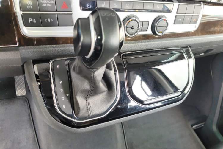 Used Volkswagen Multivan 2018 2.0 TSI Two-Wheel-Drive Luxury Edition 7 Seats Gear Lever