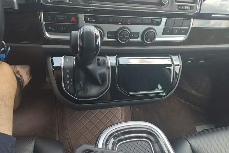 Used Volkswagen Multivan 2018 2.0 TSI 4x4 Prestige Edition 7-Seater Gear Lever