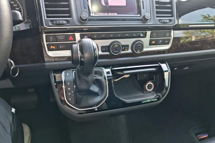 Used Volkswagen Multivan 2018 2.0 TSI 4x4 Prestige Edition 7-Seater Gear Lever