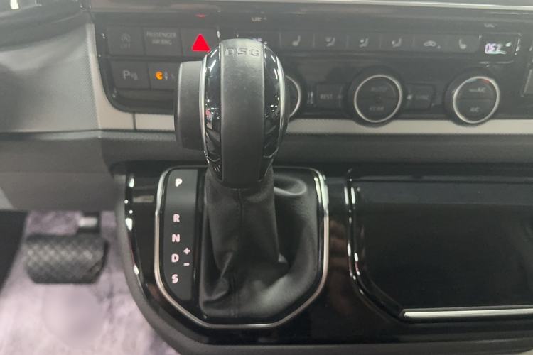 Used Volkswagen Multivan 2018 2.0 TSI Four-Wheel Drive Comfort Edition 7-Seater Gear Lever