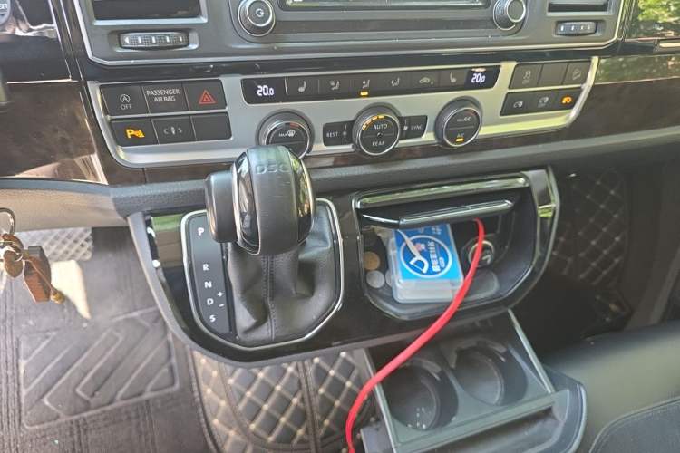 Used Volkswagen Multivan 2018 2.0 TSI 4x4 Explorer Edition 7-Seater Gear Lever