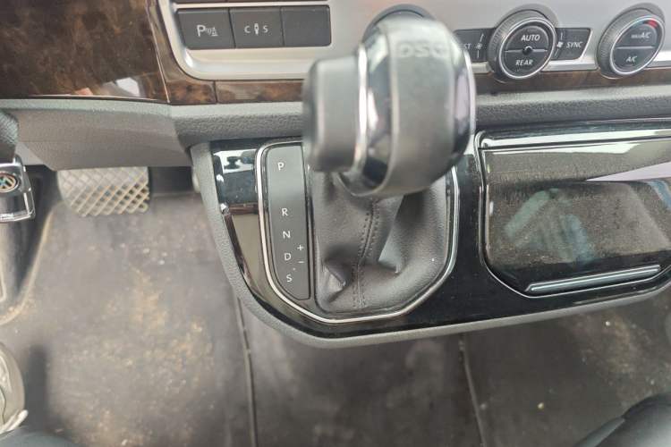 Used Volkswagen Multivan 2018 2.0 TSI 4x4 Prestige Edition 7-Seater Gear Lever