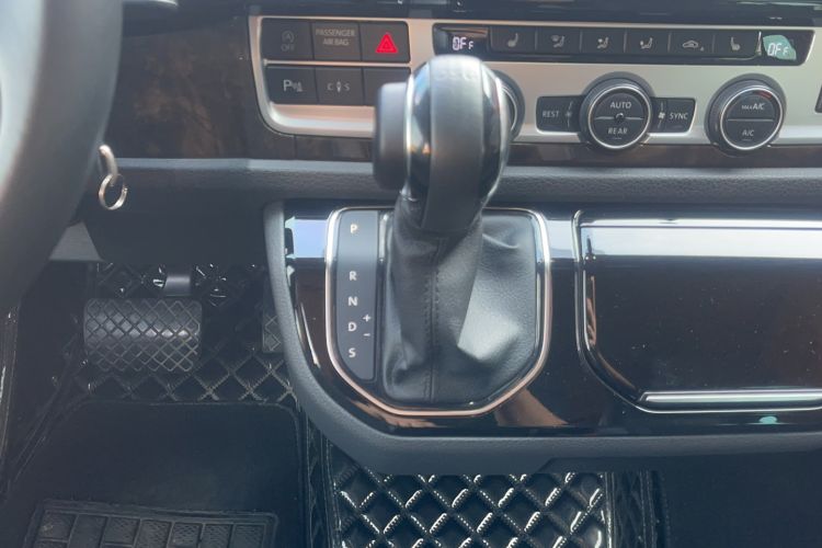 Used Volkswagen Multivan 2018 2.0 TSI 4x4 Prestige Edition 7-Seater Gear Lever