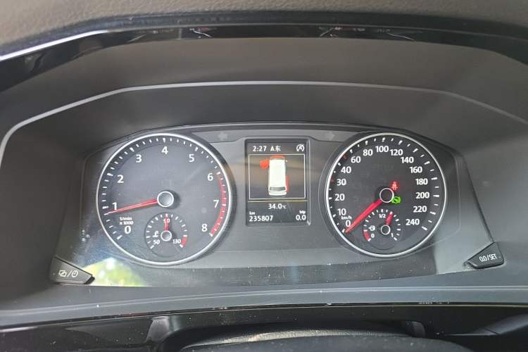 Used Volkswagen Multivan 2018 2.0 TSI 4x4 Explorer Edition 7-Seater Instrument Cluster