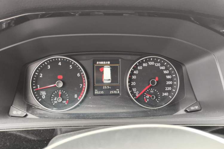 Used Volkswagen Multivan 2018 2.0 TSI 4x4 Explorer Edition 7-Seater Instrument Cluster