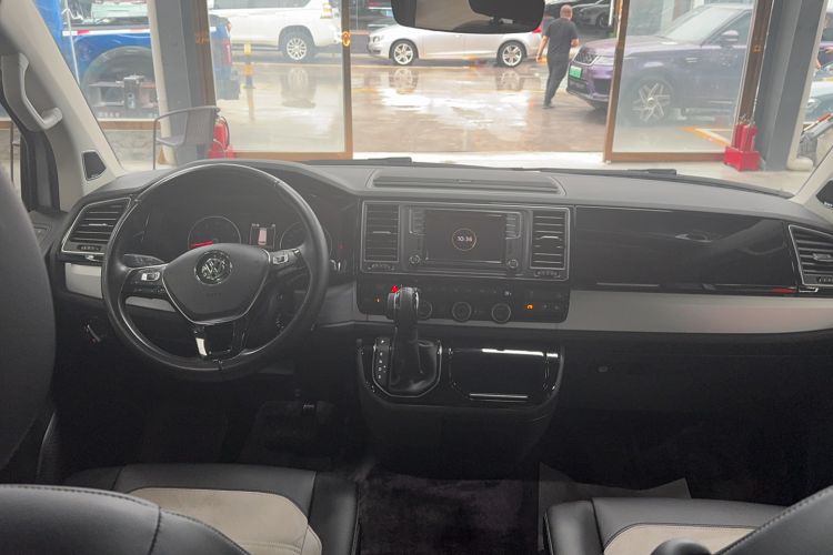 Used Volkswagen Multivan 2018 2.0 TSI Four-Wheel Drive Comfort Edition 7-Seater Interior 3