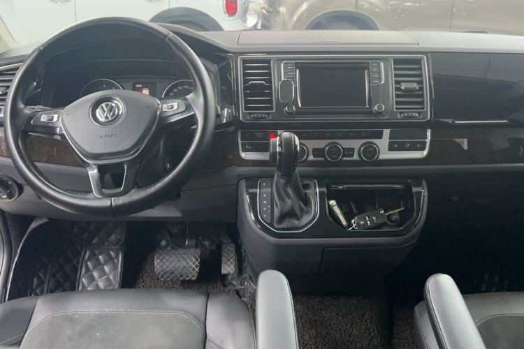 Used Volkswagen Multivan 2018 2.0 TSI Two-Wheel-Drive Luxury Edition 7 Seats Interior 3