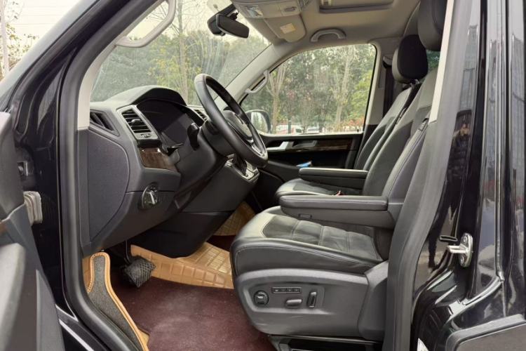 Used Volkswagen Multivan 2018 2.0 TSI 4x4 Prestige Edition 7-Seater Interior 4