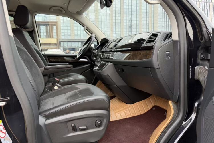 Used Volkswagen Multivan 2018 2.0 TSI 4x4 Prestige Edition 7-Seater Interior 9