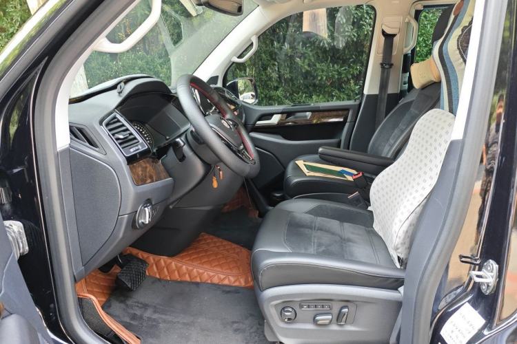 Used Volkswagen Multivan 2018 2.0 TSI 4x4 Explorer Edition 7-Seater Left Front Seat