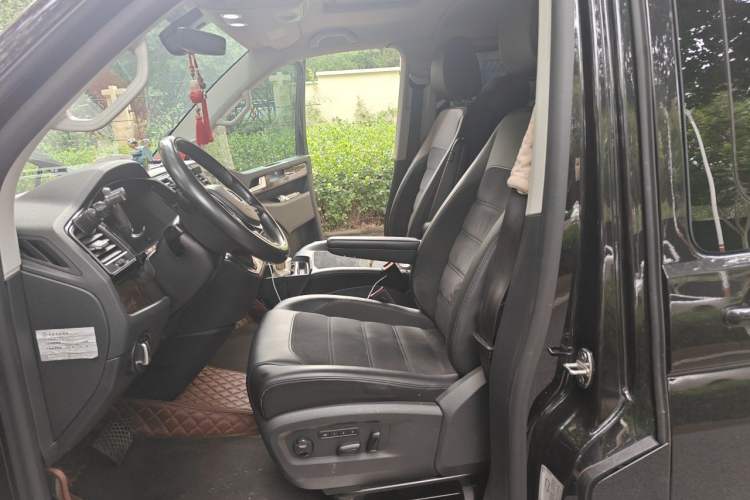 Used Volkswagen Multivan 2018 2.0 TSI 4x4 Prestige Edition 7-Seater Left Front Seat