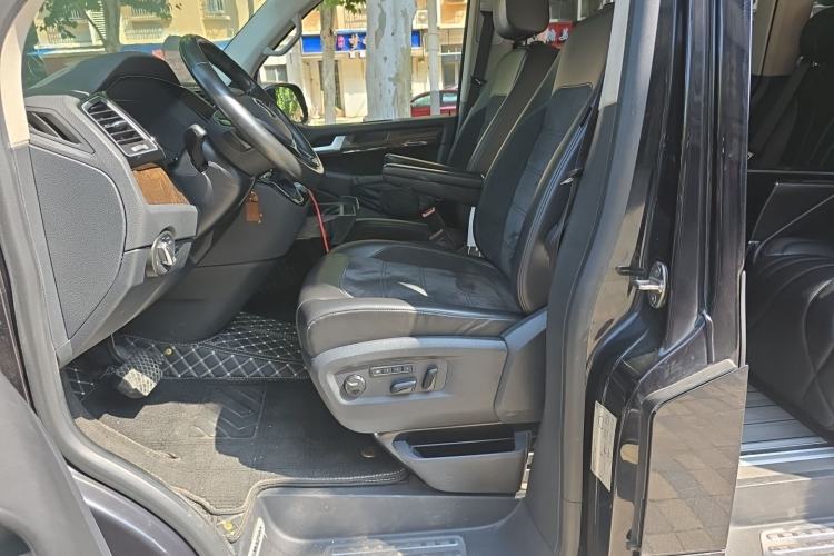 Used Volkswagen Multivan 2018 2.0 TSI 4x4 Explorer Edition 7-Seater Left Front Seat