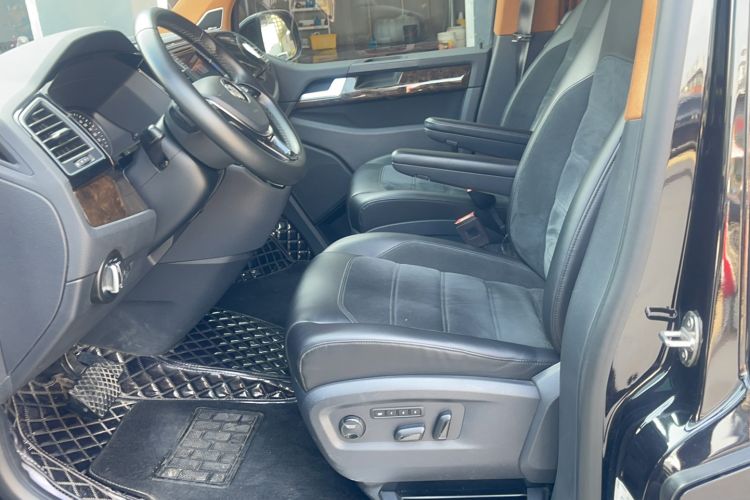 Used Volkswagen Multivan 2018 2.0 TSI 4x4 Prestige Edition 7-Seater Left Front Seat