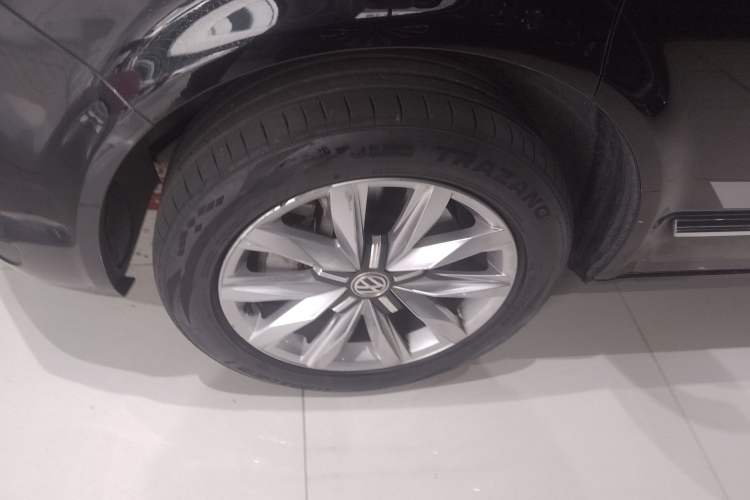 Used Volkswagen Multivan 2018 2.0 TSI Two-Wheel-Drive Luxury Edition 7 Seats Left Front Wheel Hub